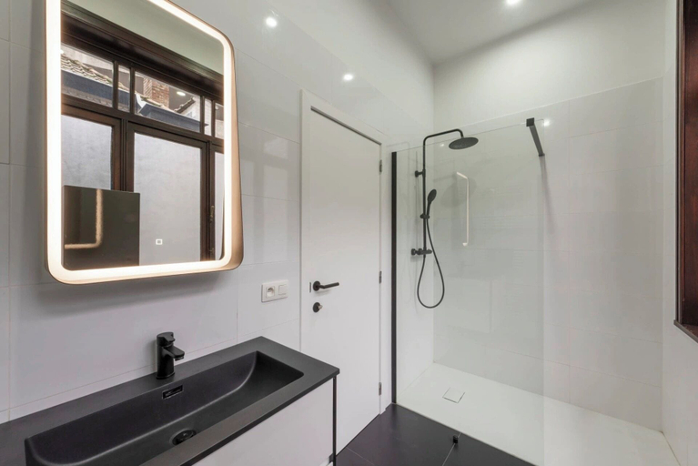 Bathroom 3, Fish Market Apartments, Bruxelles