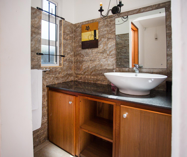Bathroom 4, Talamba Blue