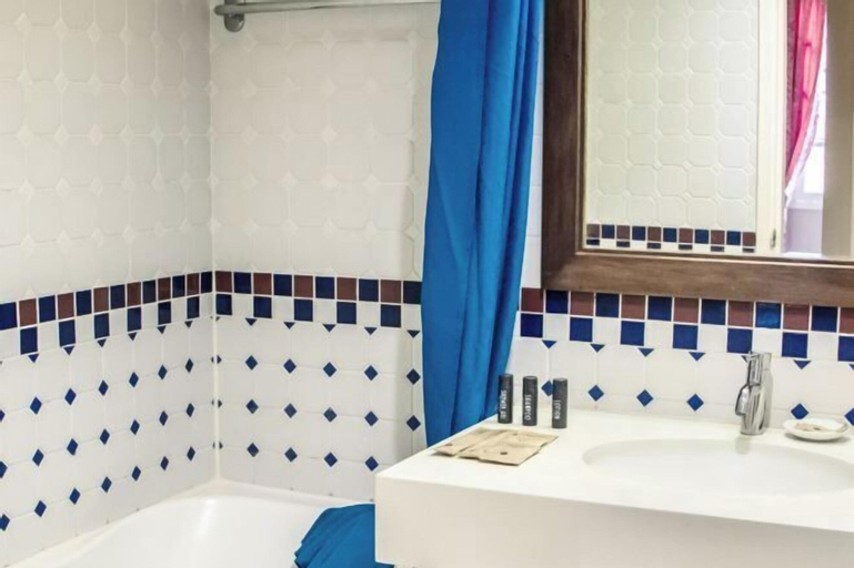 Bathroom 11