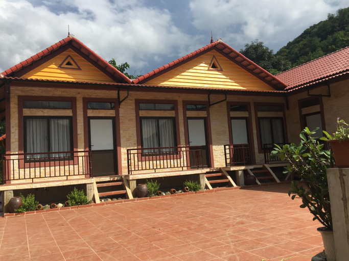 Exterior 6