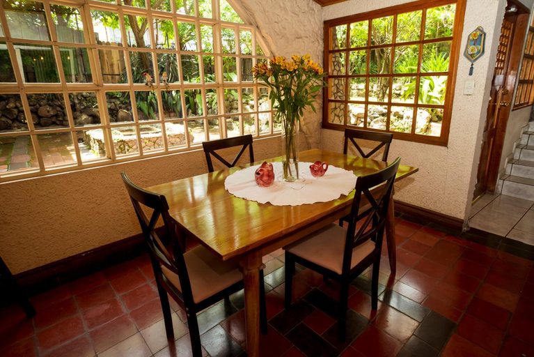 Others 5, Casa de Piedra Escazu, Escazú