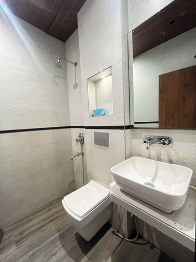 Bathroom 5, The Saroja Grand Villa Resorts, Palghar