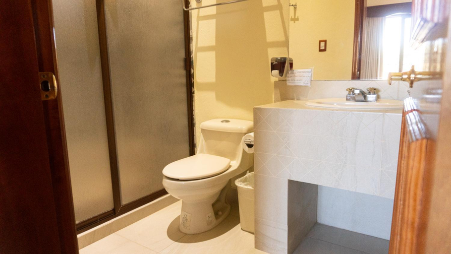 Bathroom 3, Hotel Mariazel, Ezequiel Montes
