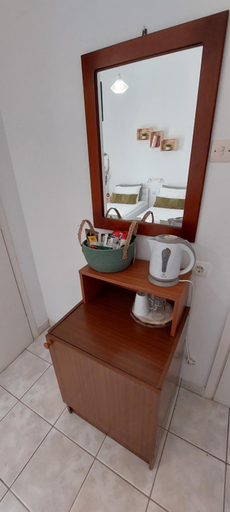 Bathroom 5, Kato Yialos Paros, South Aegean