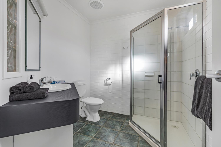 Others 4, Rochester Motel, Campaspe - Rochester