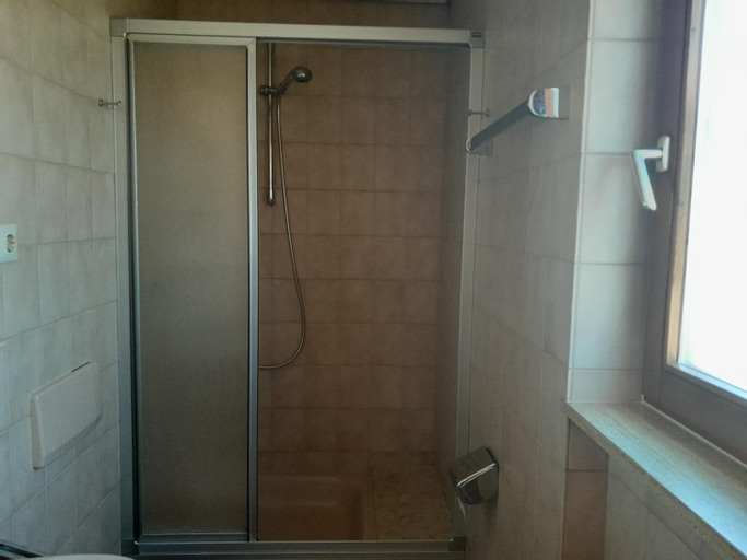 Bathroom 4
