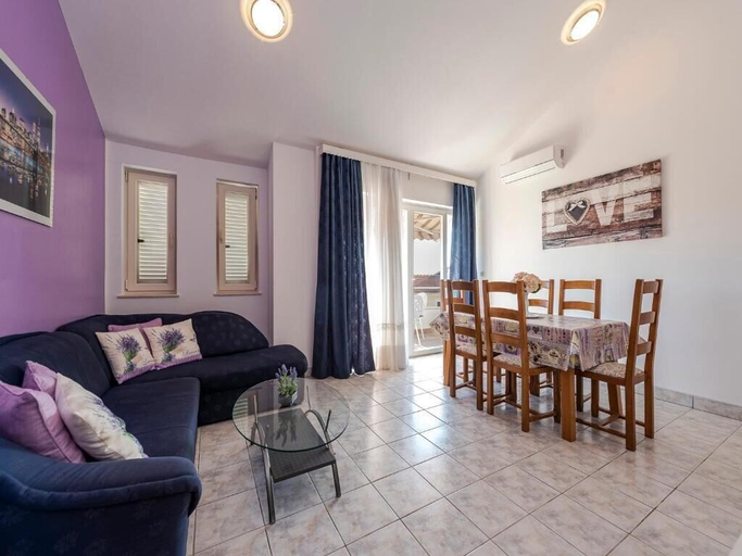 Others 5, Villa Antonella, Privlaka