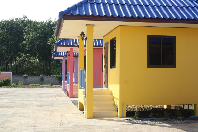 Exterior 4
