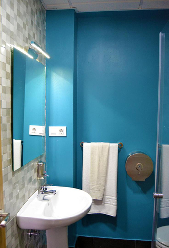 Bathroom 5, Hostal Restaurante Los Mellizos, Jaén