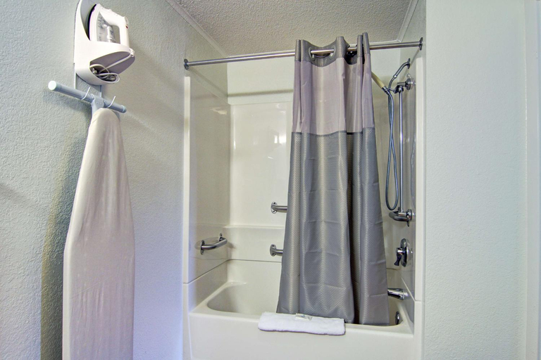 Bathroom 4, Suburban Studios Mentor - Cleveland Northeast, Lake