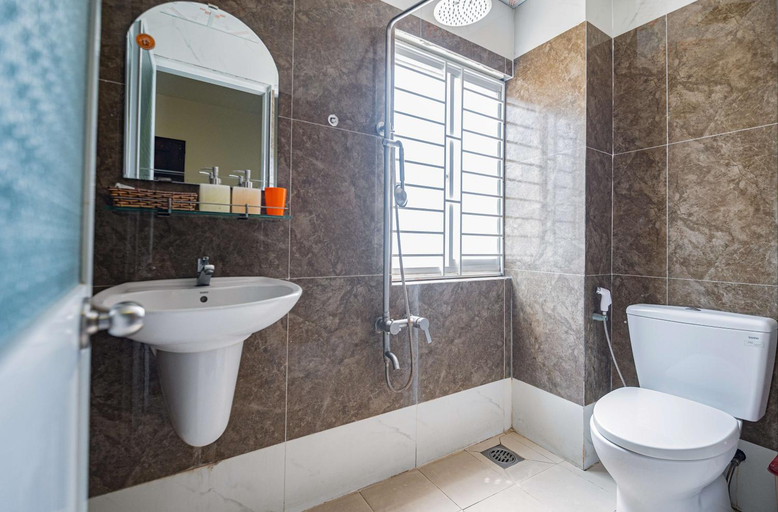 Bathroom 5, Huong Bien Hotel, Qui Nhơn