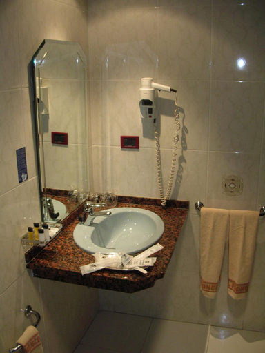 Bathroom 4, Hotel Francisco II, Ourense