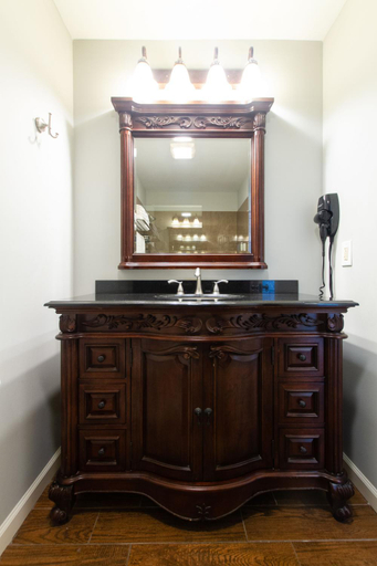 Bathroom 3, The Dahlonega Square Hotel & Villas, Lumpkin