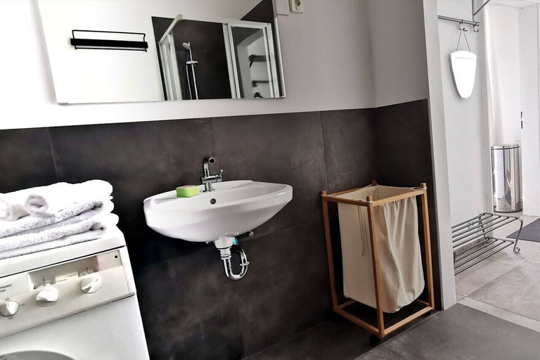Bathroom 2, Yellow Palm - 60m2 - cozy, central with a green view, Wien