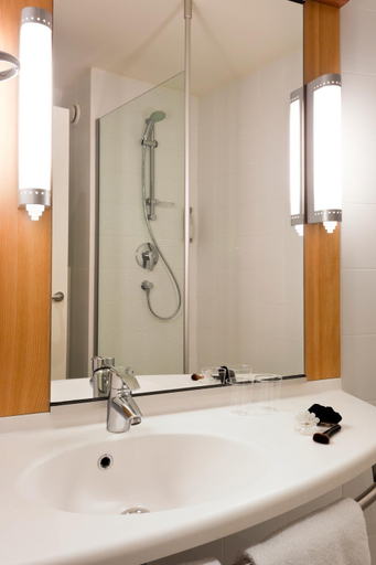 Bathroom 4