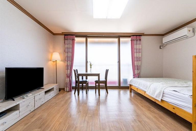 Bedroom 2, Samcheok Sea Star Pension (Yonghwa Beach), Samcheok