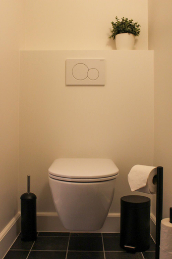 Bathroom 3, De Kasteelhoeve, Antwerpen