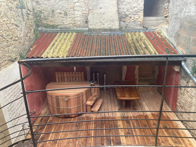 Others 3, Le patio de Xenia, Nièvre