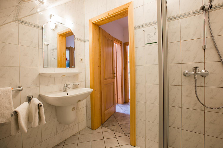 Bathroom 1, Winzerhof - Gastehaus Stoger, Krems an der Donau Land