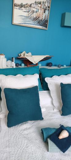 Others 5, chambres cote plage, apercu mer, proche aeroport, climatisees et parking gratuit, Var