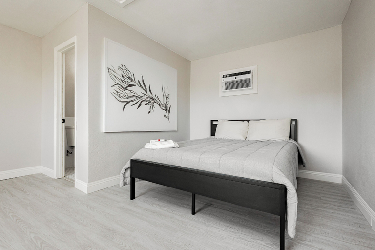 Bedroom 2, G Hotel, Clark