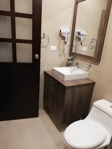 Bathroom 2, Hotel Raymipampa, Cuenca
