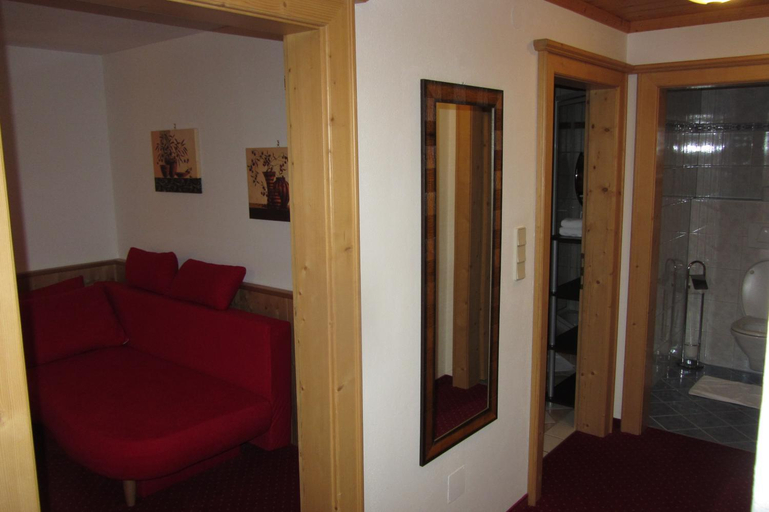 Bedroom 2, Hotel Garni Landhaus Trenkenbach, Liezen