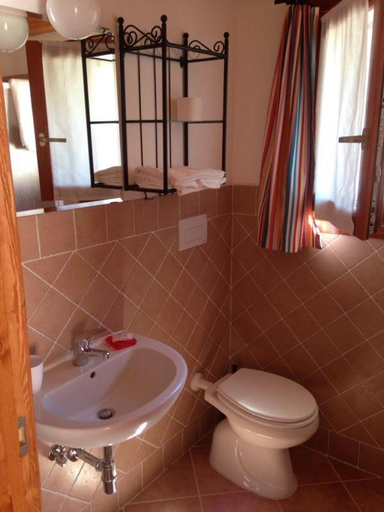 Bathroom, La Collina di Peppino, L'Aquila
