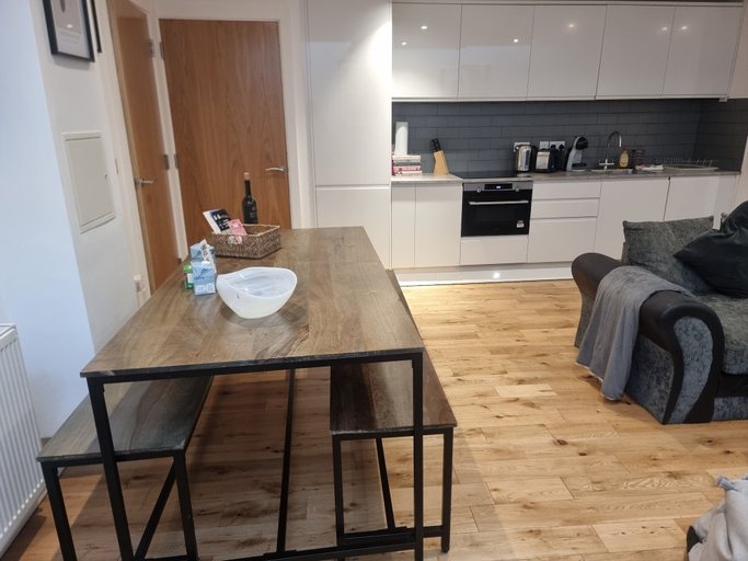 Others 3, Large Duplex 7 Adults at London Bridge, London