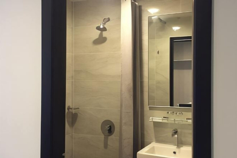Bathroom 14