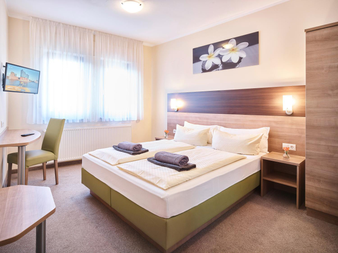 Bedroom 3, Portofino, Bonn