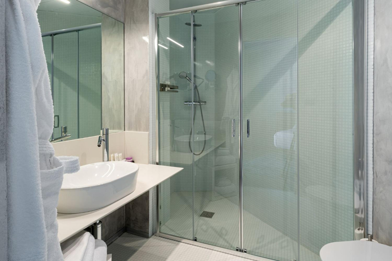 Bathroom 4