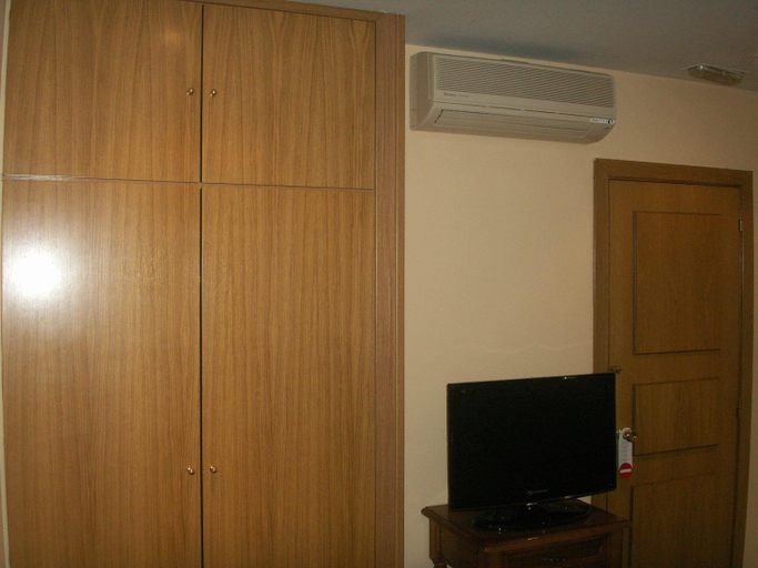 Others 5, Hostal La Nava, Madrid