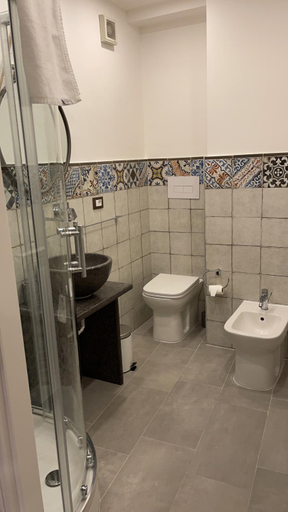 Bathroom 3, Posto al Capo, Palermo