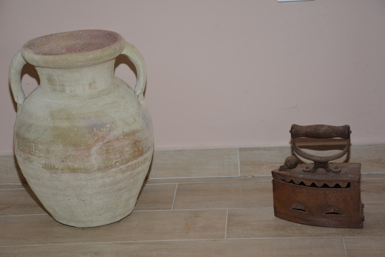 Others 4, Vila Pelinovo