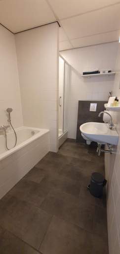 Bathroom 4, Hotel de Zwaan, Sluis