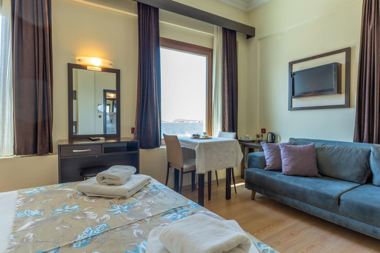 Bedroom 2, Hotel Karacam, Foça