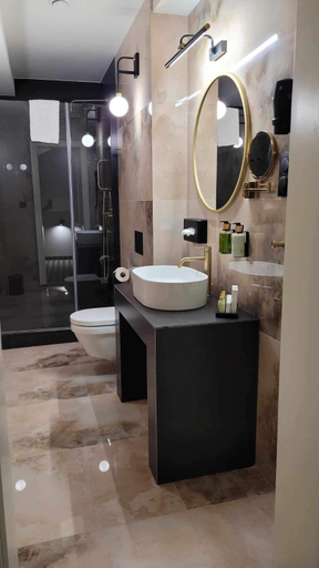 Bathroom 9