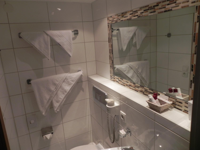 Bathroom 3, Hotel-Restaurant Sonnhof, Kufstein