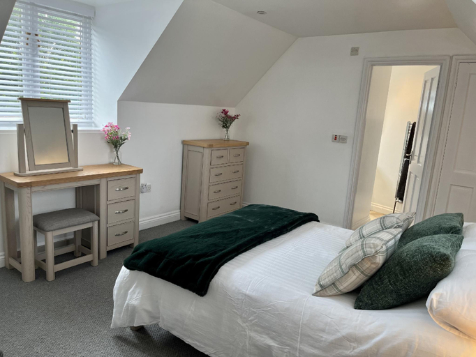 Others 3, The Coach House - with hot tub, Cornwall