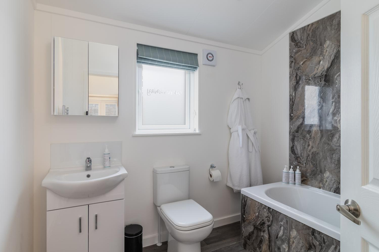 Bathroom 3, Wolds Away, East Riding of Yorkshire