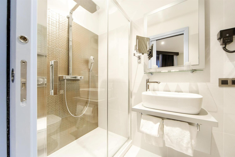 Bathroom 4