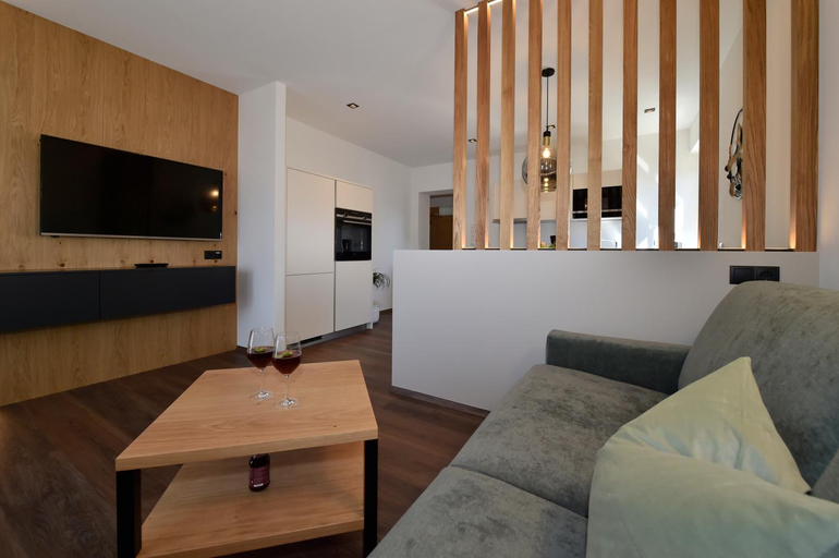 Others 2, Appartements Lenzenhof, Bolzano