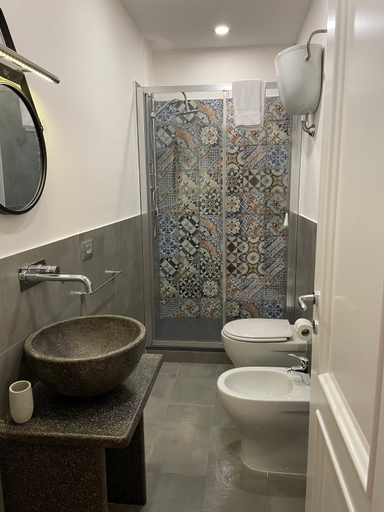 Bathroom 4, Posto al Capo, Palermo