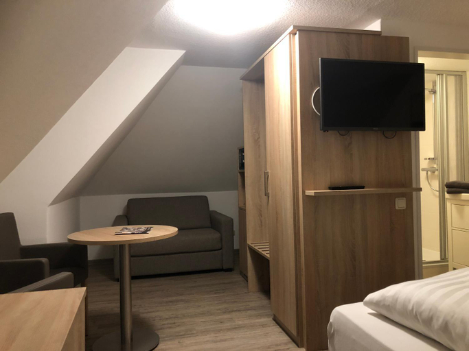 Bedroom 3, Heeren's Hotel Garni, Wittmund