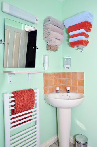Bathroom, Little Bullocks Farm, Essex
