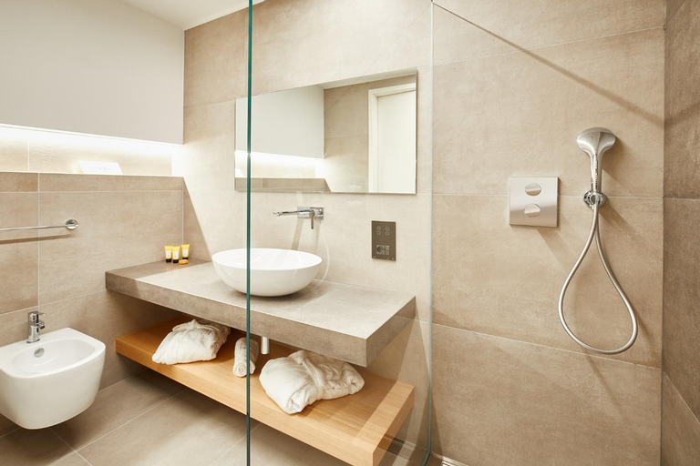 Bathroom 7