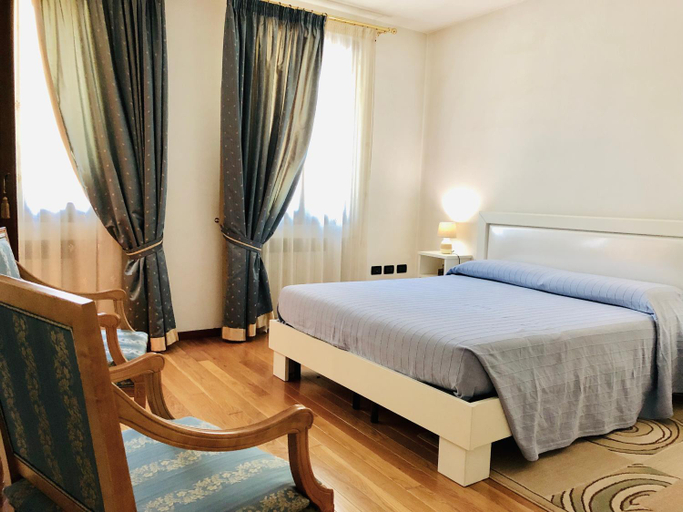 Bedroom 3, Villamoreno, Padua