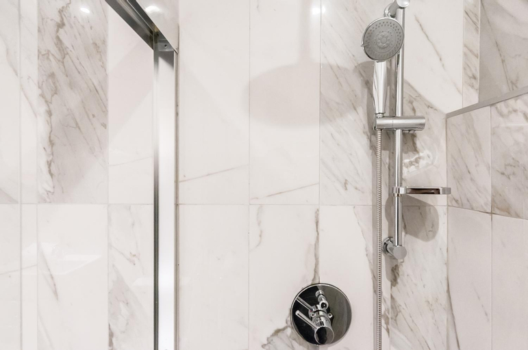Bathroom 9