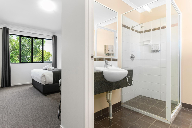 Bathroom 4, CQ Motel Gladstone, Gladstone